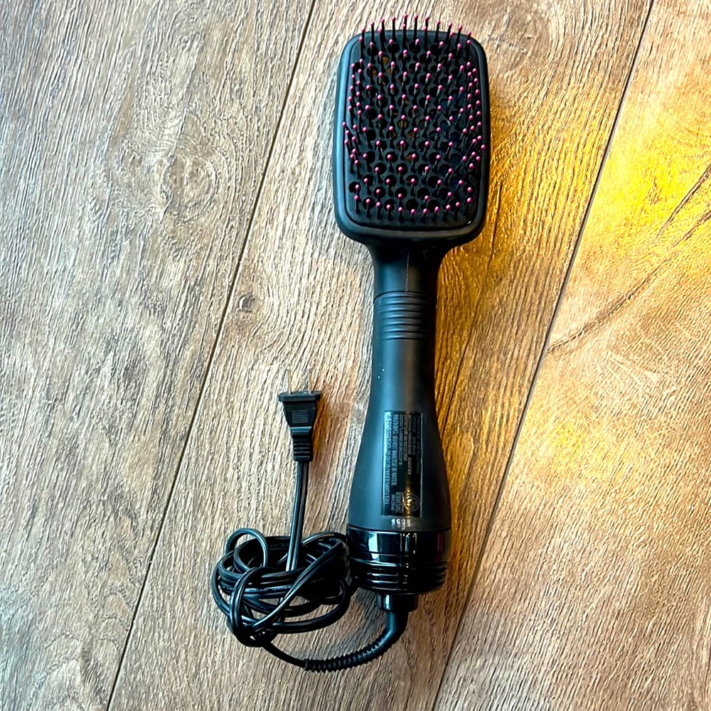 Revlon electric blow dryer brush